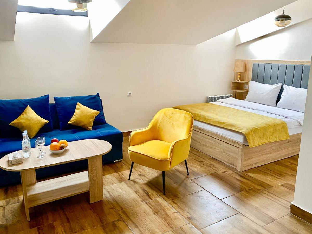 Alex Hotel エレバン エクステリア 写真