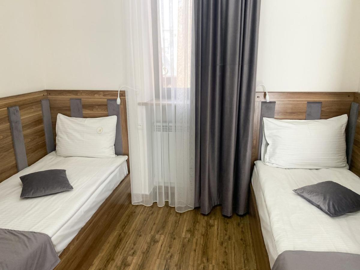 Alex Hotel エレバン エクステリア 写真