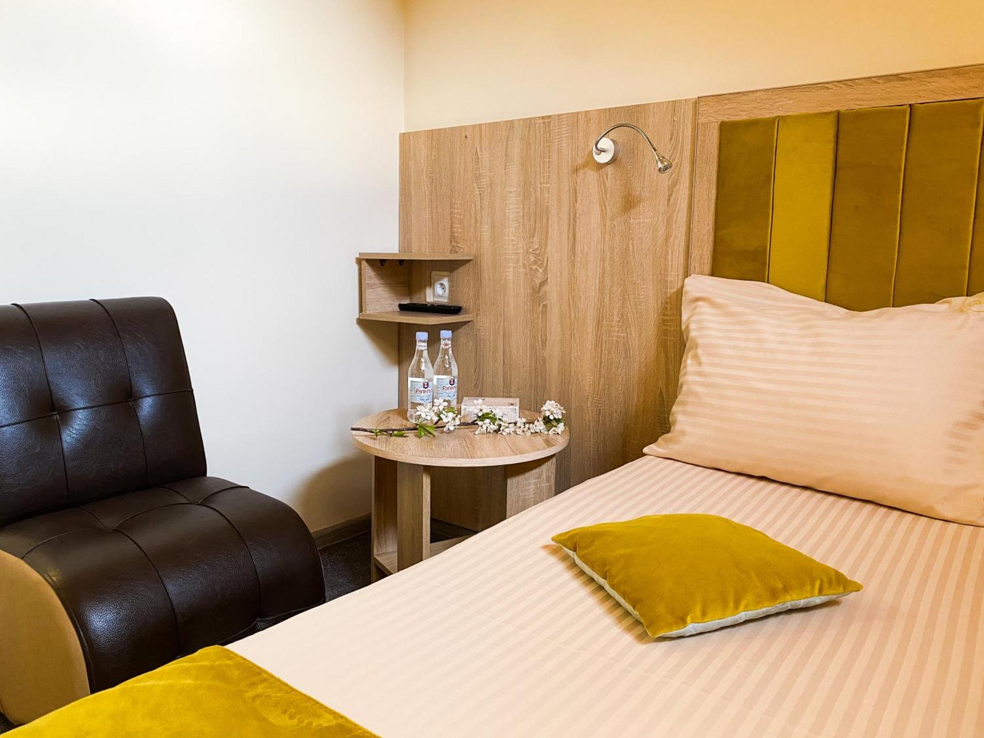 Alex Hotel エレバン エクステリア 写真