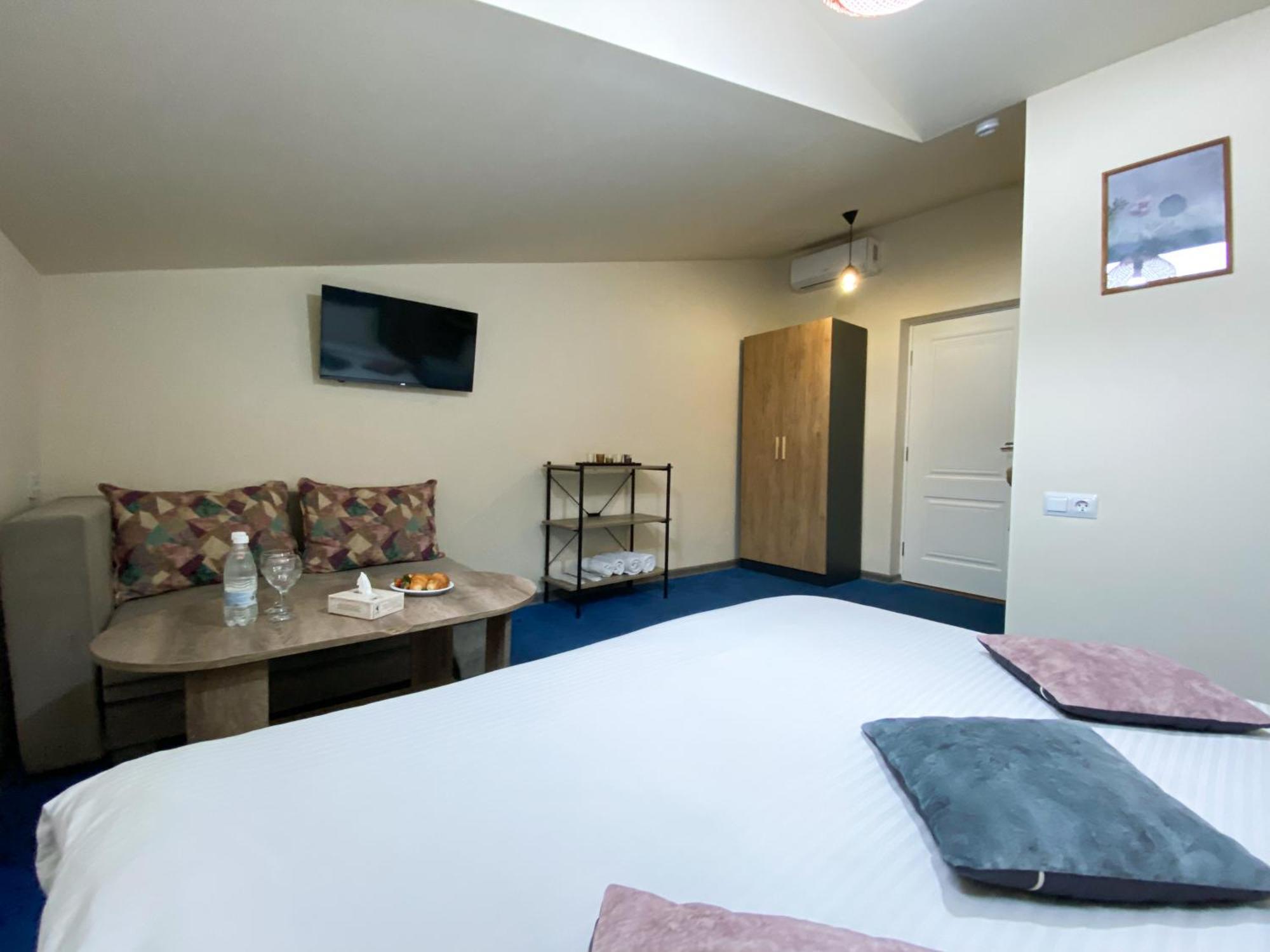 Alex Hotel エレバン エクステリア 写真