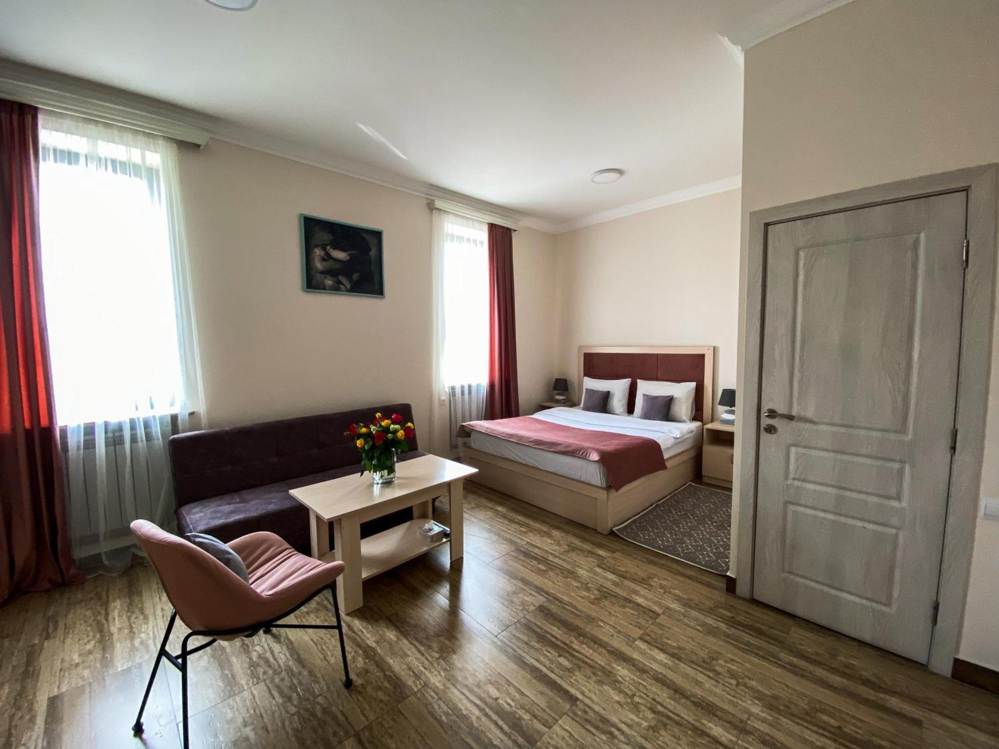 Alex Hotel エレバン エクステリア 写真